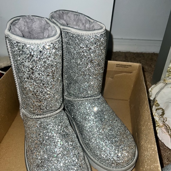 Silver Glitter ugg boots - Picture 1 of 4